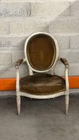 Fauteuil à dossier médaillon en cabriolet en bois mouluré et… (photo 4)