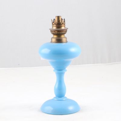 Lampe à pétrole en opaline bleue
