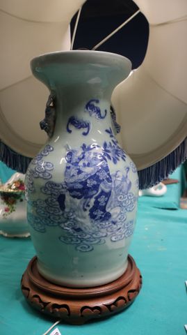 Chine. Importante lampe de table en porcelaine 