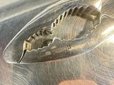 a metal object that has a tooth in the middle of it