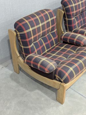 two chairs that are sitting next to each other on the floor