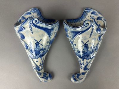 Charles FOUMAINTRAUX-COURQUIN à DESVRES - Paire de CORNETS d…