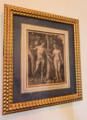 une photo d'un tableau accroché au mur