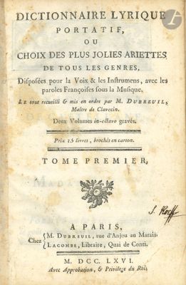 un vieux livre avec un titre en noir et blanc