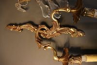 Lot de deux paires d'appliques murales en métal doré à deux … (photo 2)