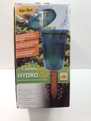 La tasse « Green Hydro » se trouve dans la boîte posée sur la table.
