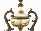 a vase that is sitting on a stand with a bird on it