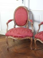 PAIRE DE FAUTEUILS en bois naturel mouluré et sculpté à doss… (photo 3)