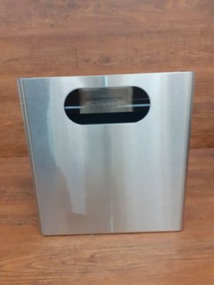 1 poubelle 4L de la marque D LINE en inox inoxidable