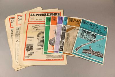 Plusieurs magazines, de types et de formats divers, sont empilés les uns sur les autres