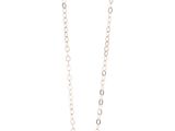 gros plan d'un collier sur fond blanc
