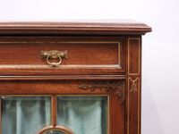 Petit buffet à hauteur d'appui en bois mouluré, sculpté et p… (photo 5)