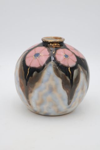 THARAUD. Limoges. Vase boule en porcelaine décor de fleurs roses ...