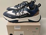 baskets adidas pour homme, bleues et blanches, avec des lacets noirs
