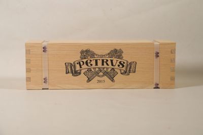 l'image d'une boîte en bois sur laquelle figure un logo
