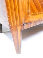 Buffet bas d'époque Louis XVI, ouvrant par deux portes, dess… (photo 5)