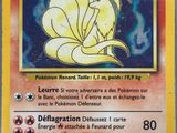 gros plan d'une carte pokemon sur une table