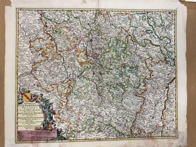 une vieille carte de la France, accompagnée d'une carte du pays