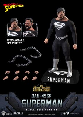 La figurine de Superman est représentée vêtue d'un costume noir.