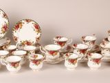 an image of a group of porcelain dishes and cups