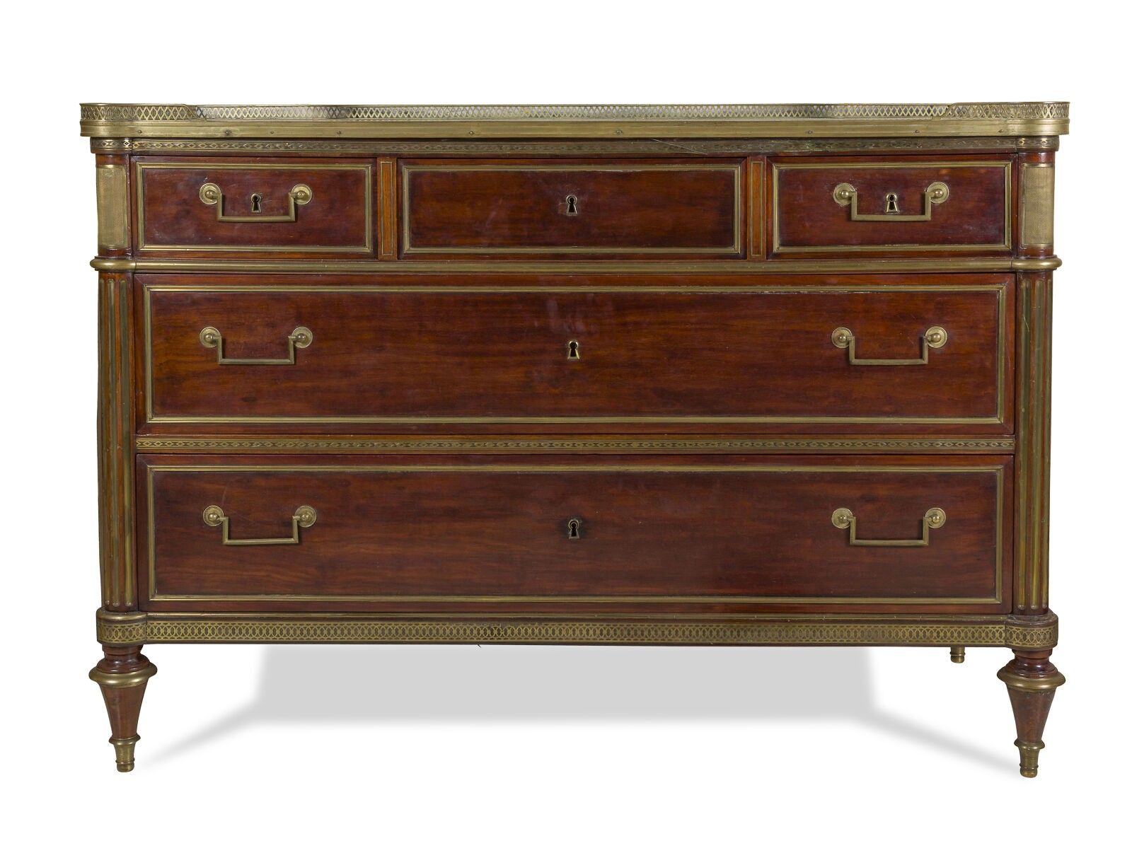 COMMODE EN ACAJOU À INCRUSTATIONS DE LAITON ET BAGUETTES DE …