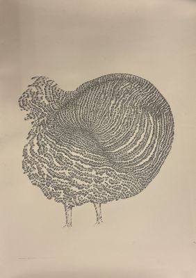 dessin d'une dinde réalisée à l'aide d'empreintes digitales sur une feuille de papier