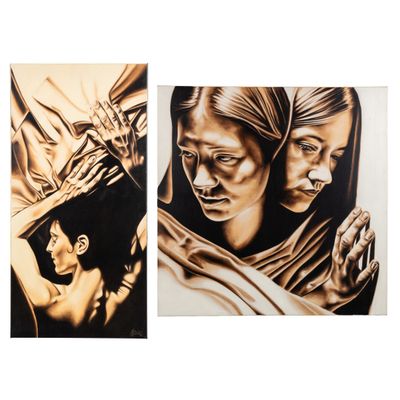 Deux tableaux représentant une femme et un homme sont présentés en noir et blanc