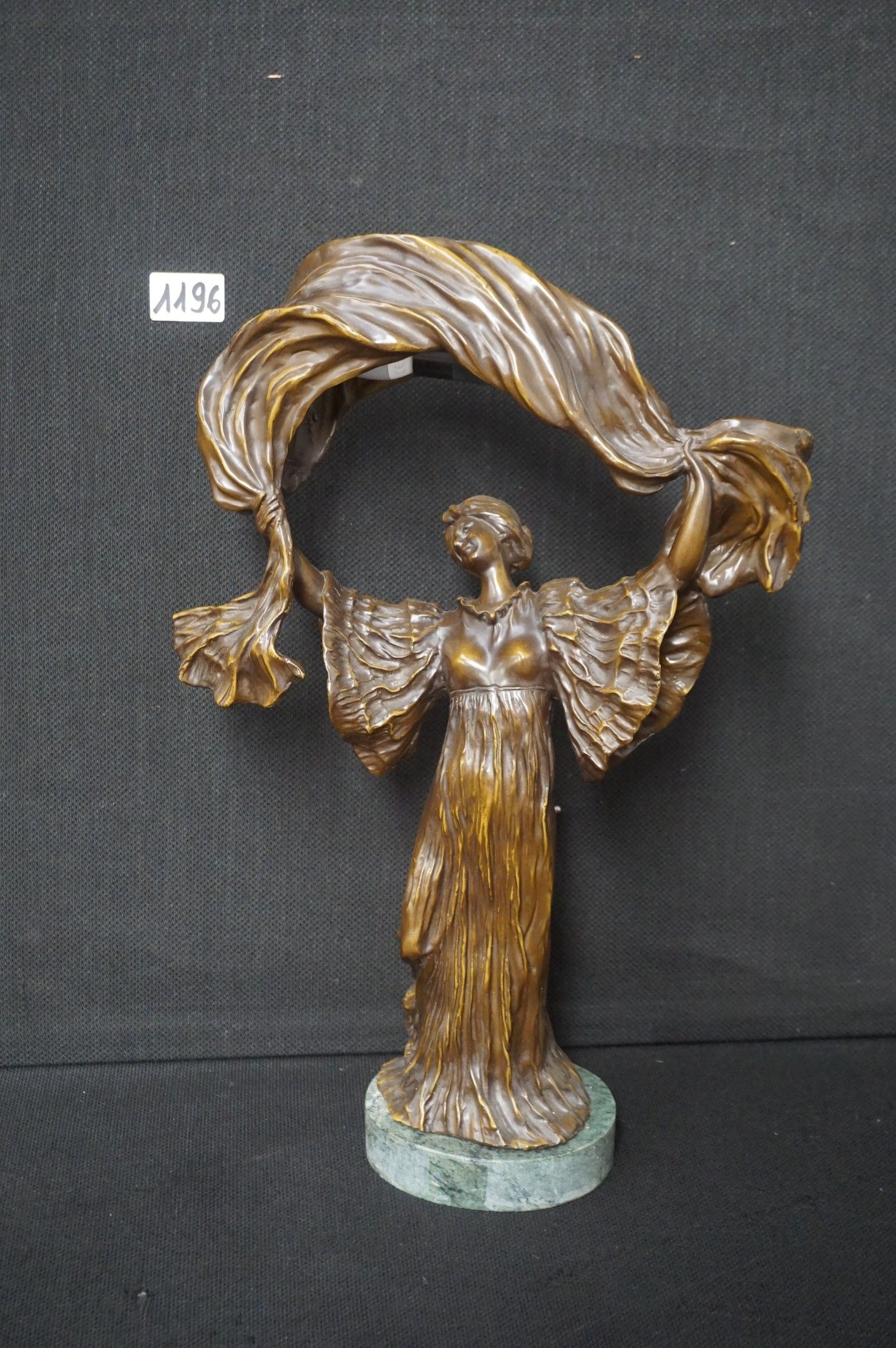 belle lampe sculptée en bronze de style Art nouveau - d'aprè…