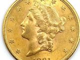 Gros plan sur une pièce d'or ornée d'une tête de femme