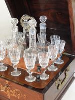 CAVE A LIQUEURS en placage de palissandre et de buis à décor… (photo 2)