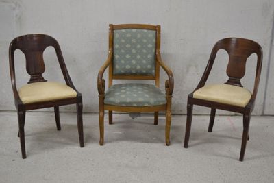 Paire de chaises gondoles et un fauteuil à crosse