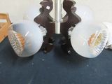 deux lampes posées sur une table