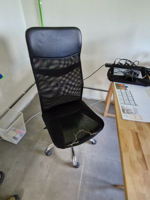 Chaise de bureau en métal sur roulettes en tissu et simili c…