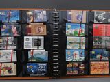 une photo d'un livre sur lequel sont posés de nombreux livres différents