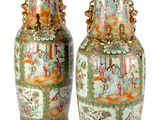 paire de vases chinois sur fond blanc, avec un fond blanc