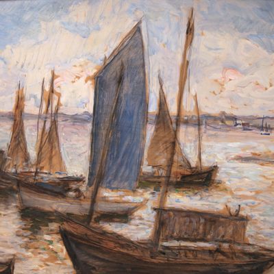 de nombreux bateaux qui restent dans l'eau