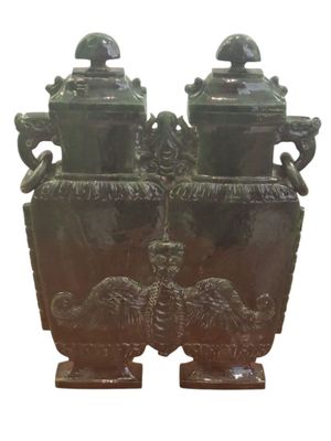 CHINE Vase double en serpentine de forme Hu tenu par phénix,…