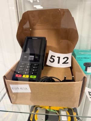 une boîte contenant un téléphone portable et une boîte contenant un téléphone
