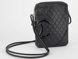 Sac à bandoulière Chanel en cuir matelassé noir avec bandoulière en chaîne