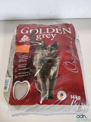 un sac de nourriture pour chat posé sur une table