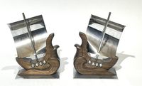 Paire de serre-livres en palissandre et métal chromé. (photo 2)