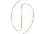 un collier en or auquel est attachée une chaîne
