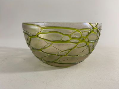 COUPELLE en verre irisé teinté vert pomme dans le goût de Lo…
