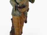statue d'un homme armé sur fond blanc