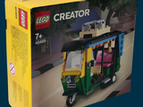 une boîte de Lego Creators sur fond bleu