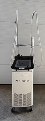 une machine placée au milieu d'une pièce