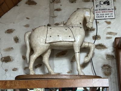 Sculpture en plaquage de plaquette d'os représentant un chev…