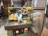 a machine that is sitting on a table in a room