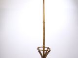 une image représentant un porte-manteau surmonté d'une patère