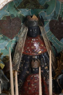 a statue of a woman with a crown in a bowl
